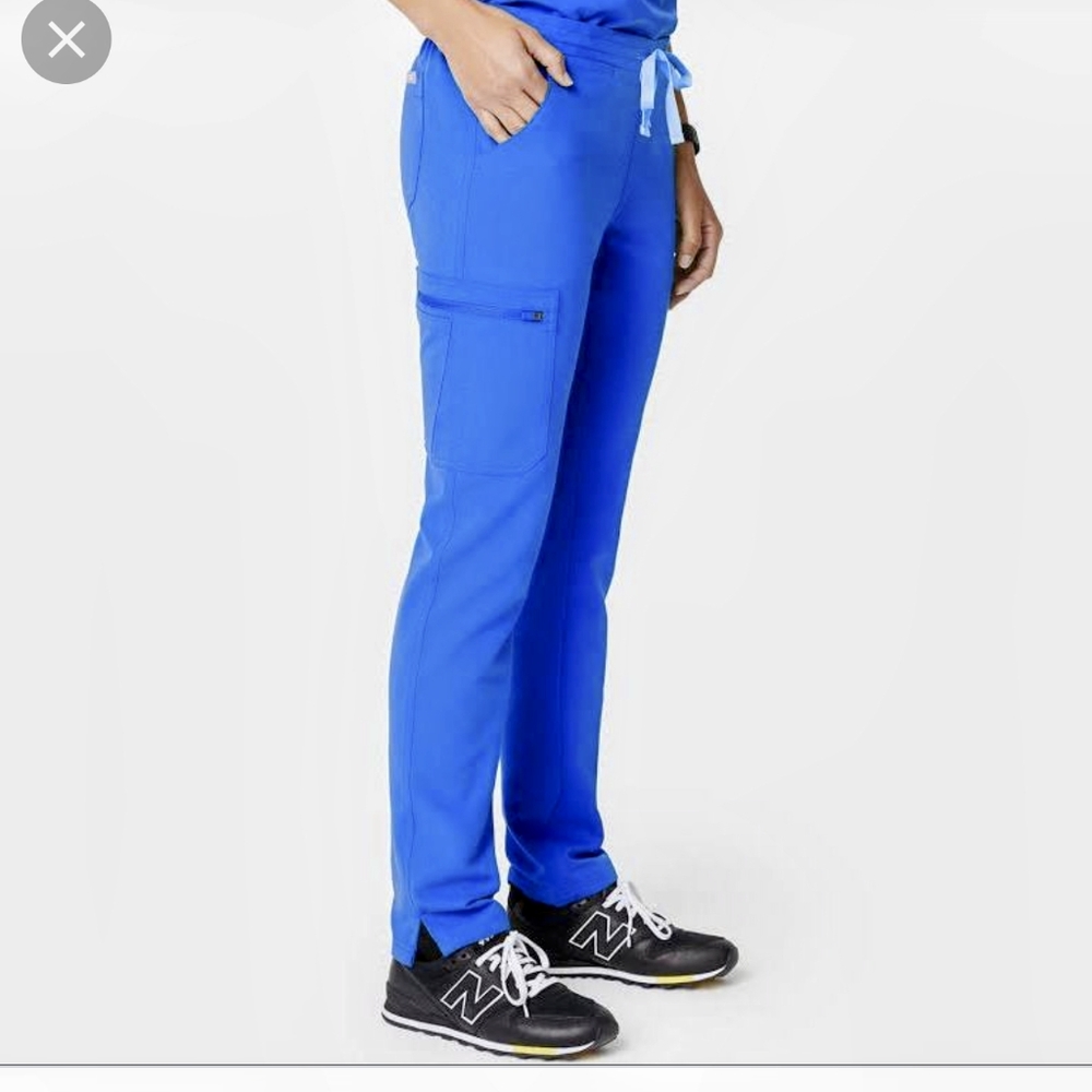 Figs Yola style scrub pants